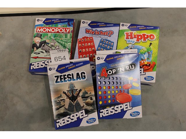 Vijf reisspellen w.o. monopoly, zeeslag en vier op een rij. - afbeelding 1 van  1