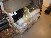 Vijf rubber beschermingsmatten t.b.v. laadkabel. afmeting 1 x 10 m. worden voor de hand uitgegeven vanaf pa... - afbeelding 1 van  3