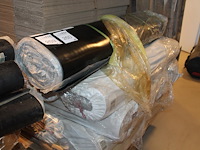 Vijf rubber beschermingsmatten t.b.v. laadkabel. afmeting 1 x 10 m. worden voor de hand uitgegeven vanaf pa... - afbeelding 2 van  3