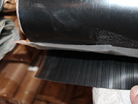 Vijf rubber beschermingsmatten t.b.v. laadkabel. afmeting 1 x 10 m. worden voor de hand uitgegeven vanaf pa... - afbeelding 3 van  3