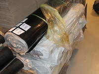 Vijf rubber beschermingsmatten t.b.v. laadkabel. afmeting 1 x 10 m. worden voor de hand uitgegeven vanaf pa... - afbeelding 2 van  3