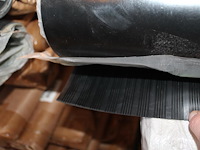 Vijf rubber beschermingsmatten t.b.v. laadkabel. afmeting 1 x 10 m. worden voor de hand uitgegeven vanaf pa... - afbeelding 3 van  3