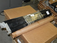 Vijf rubber matten met afmeting 100 x 100 cm.