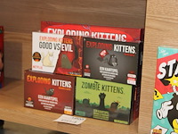 Vijf spellen exploding kittens. - afbeelding 2 van  2