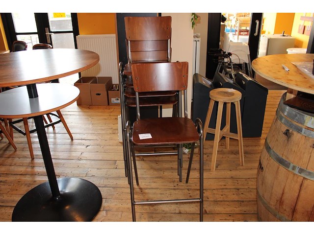 Vijf stapelbare barkrukken. - afbeelding 1 van  3