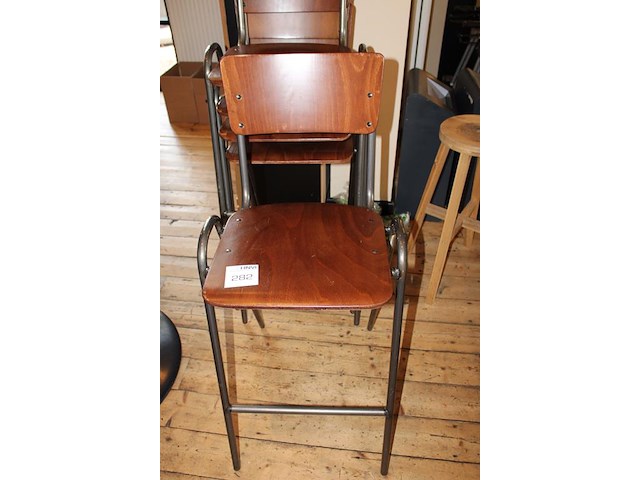 Vijf stapelbare barkrukken. - afbeelding 3 van  3