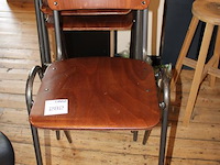 Vijf stapelbare barkrukken. - afbeelding 3 van  3