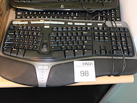 Vijf toetsenborden w.o. 1 ergonomische. - afbeelding 2 van  2