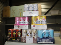 Vijf trays diverse mixdranken w.o. stelz, bacardi, passoa en gin. totaal 72 blikjes. bod is inclusief € 10,...