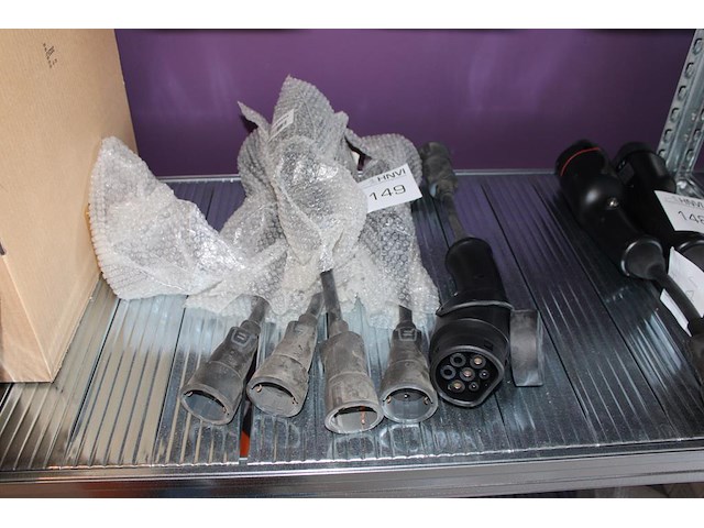 Vijf verloopstekkers / adapters metron ac01v2l. type 2 naar schuco (230v). auto accu gebruiken als standaar... - afbeelding 1 van  2