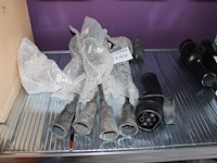 Vijf verloopstekkers / adapters metron ac01v2l. type 2 naar schuco (230v). auto accu gebruiken als standaar... - afbeelding 1 van  2