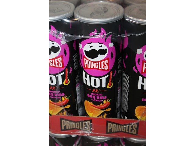 Vijftien dozen pringles hot bbq. 135 bussen. - afbeelding 2 van  2
