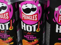 Vijftien dozen pringles hot bbq. 135 bussen. - afbeelding 2 van  2