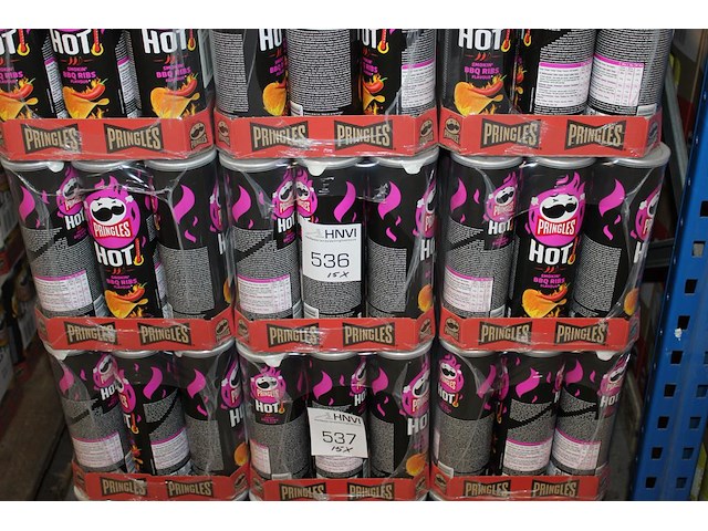 Vijftien dozen pringles hot bbq. 135 bussen. - afbeelding 1 van  2