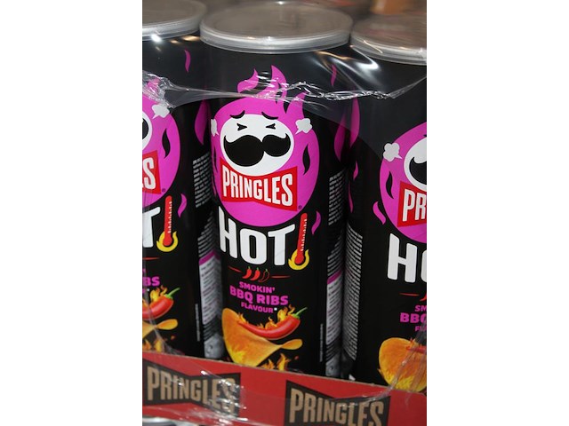 Vijftien dozen pringles hot bbq. 135 bussen. - afbeelding 2 van  2