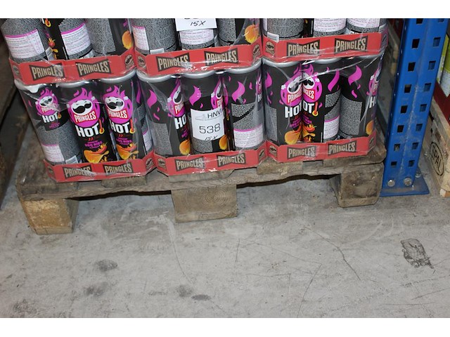 Vijftien dozen pringles hot bbq. 135 bussen. - afbeelding 1 van  2