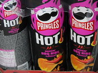 Vijftien dozen pringles hot bbq. 135 bussen. - afbeelding 2 van  2