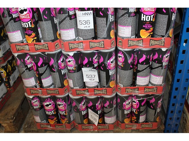 Vijftien dozen pringles hot bbq. 135 bussen - afbeelding 1 van  2