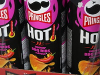 Vijftien dozen pringles hot bbq. 135 bussen - afbeelding 2 van  2