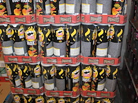 Vijftien dozen pringles hot cheese. 135 bussen. tht 1-26. - afbeelding 1 van  2