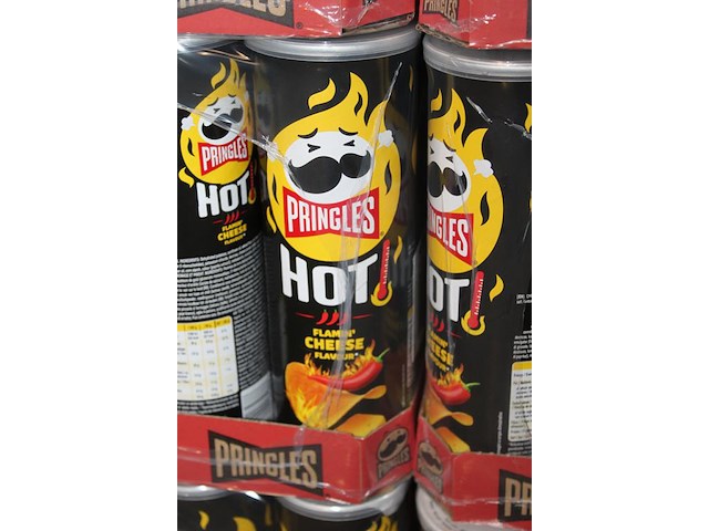 Vijftien dozen pringles hot cheese. 135 bussen. tht 1-26. - afbeelding 2 van  2