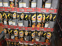 Vijftien dozen pringles hot cheese. 135 bussen. tht 1-26 - afbeelding 1 van  2