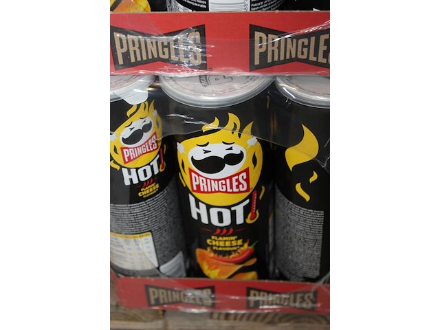 Vijftien dozen pringles hot cheese. 135 bussen. tht 1-26 - afbeelding 2 van  2