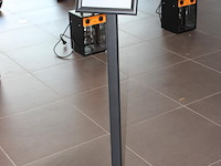 Vijftien informatiezuilen met a4 kliklijst. hoogte 120 cm. totaal 15 stuks. - afbeelding 2 van  3