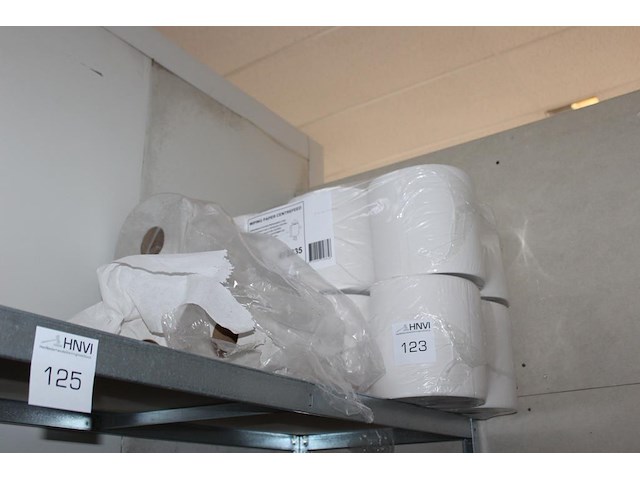 Vijftien rollen tissuepapier. - afbeelding 1 van  2