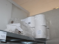 Vijftien rollen tissuepapier. - afbeelding 1 van  2