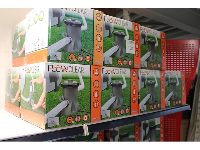 Vijftien zwembad filterpompen bestway flow clear, max. 1249 l/per uur. - afbeelding 1 van  2
