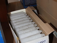 Vijftig windlicht kaarsen bolsius. lengte 12 cm. - afbeelding 2 van  2