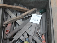 Vijlen in metalen kist. - afbeelding 3 van  3