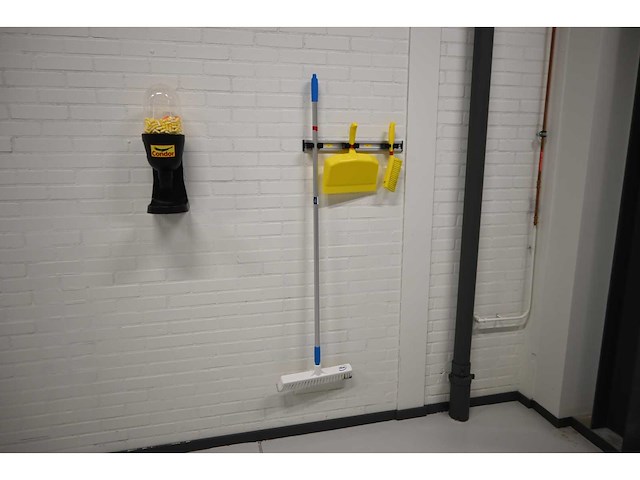 Vikan hygiene wandhouder inclusief vikan schoonmaak producten - afbeelding 1 van  3