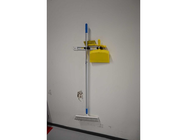 Vikan hygiene wandhouder inclusief vikan schoonmaak producten - afbeelding 2 van  3