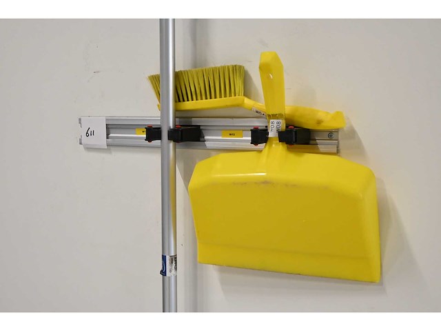 Vikan hygiene wandhouder inclusief vikan schoonmaak producten - afbeelding 3 van  3