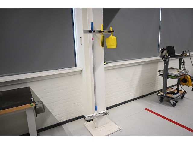 Vikan hygiene wandhouder inclusief vikan schoonmaak producten - afbeelding 1 van  3