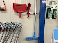 Vikan hygiene wandhouder inclusief vikan schoonmaak producten - afbeelding 2 van  5