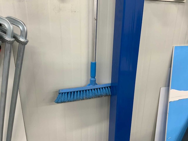 Vikan hygiene wandhouder inclusief vikan schoonmaak producten - afbeelding 4 van  5