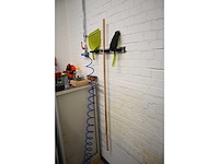 Vikan hygiene wandhouder inclusief vikan/manutan schoonmaak producten - afbeelding 2 van  2