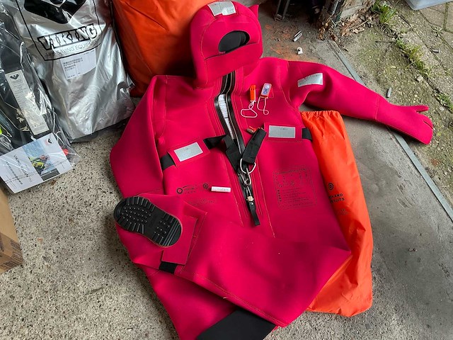 Viking solas reddingsvesten (6x) incl. spasciani ademluchtset en immersion suit (2x) - afbeelding 2 van  15