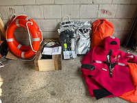 Viking solas reddingsvesten (6x) incl. spasciani ademluchtset en immersion suit (2x)