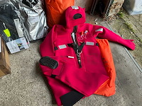 Viking solas reddingsvesten (6x) incl. spasciani ademluchtset en immersion suit (2x)