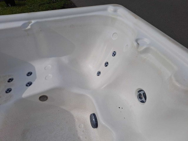 Viking spa 6 persoons jacuzzi en buitenspa - afbeelding 7 van  30