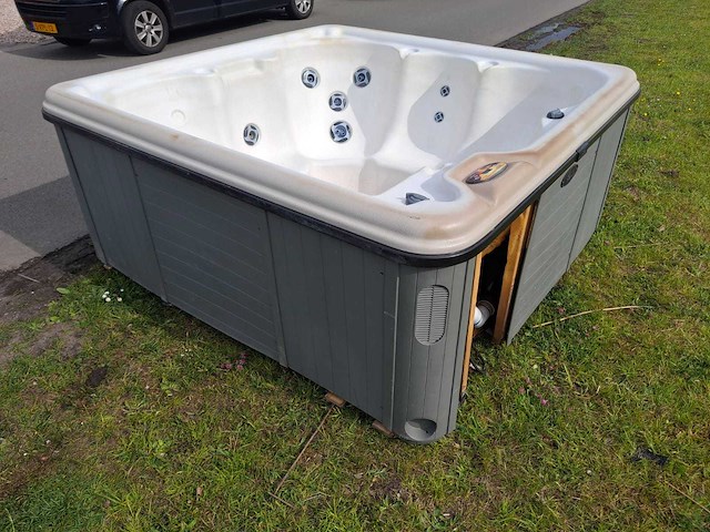 Viking spa 6 persoons jacuzzi en buitenspa - afbeelding 16 van  30