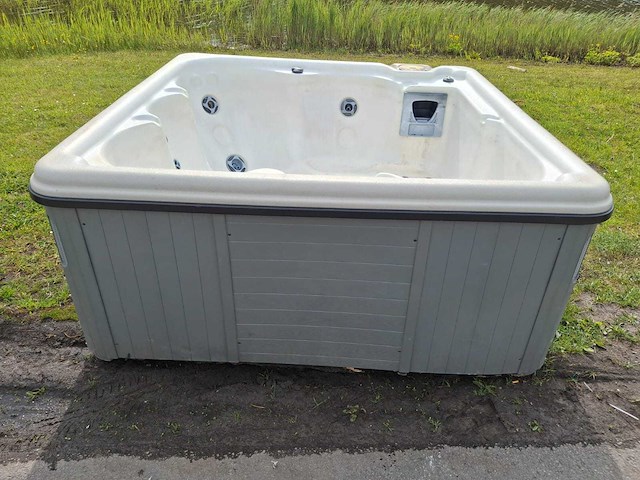Viking spa 6 persoons jacuzzi en buitenspa - afbeelding 19 van  30