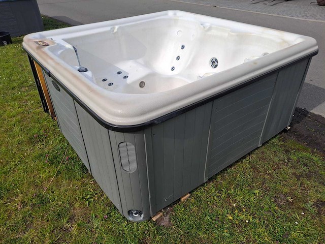 Viking spa 6 persoons jacuzzi en buitenspa - afbeelding 22 van  30
