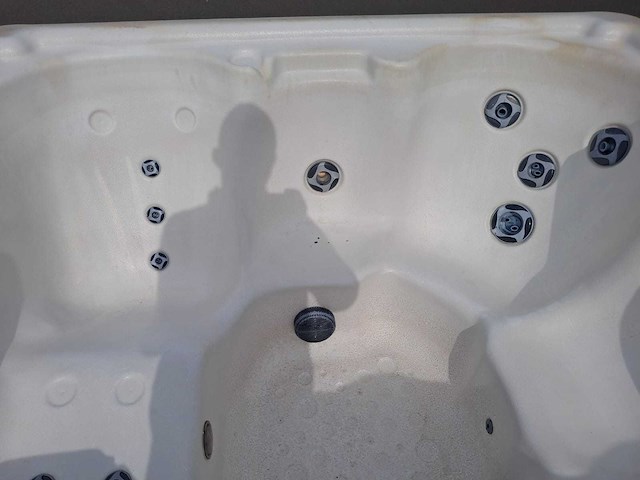 Viking spa 6 persoons jacuzzi en buitenspa - afbeelding 12 van  30