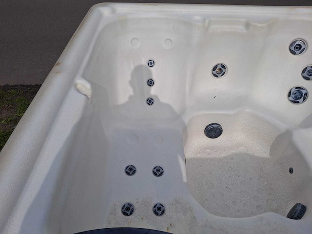 Viking spa 6 persoons jacuzzi en buitenspa - afbeelding 24 van  30