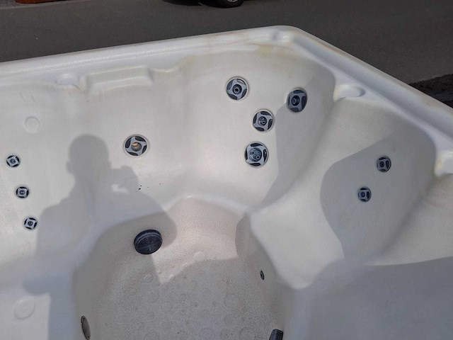 Viking spa 6 persoons jacuzzi en buitenspa - afbeelding 23 van  30